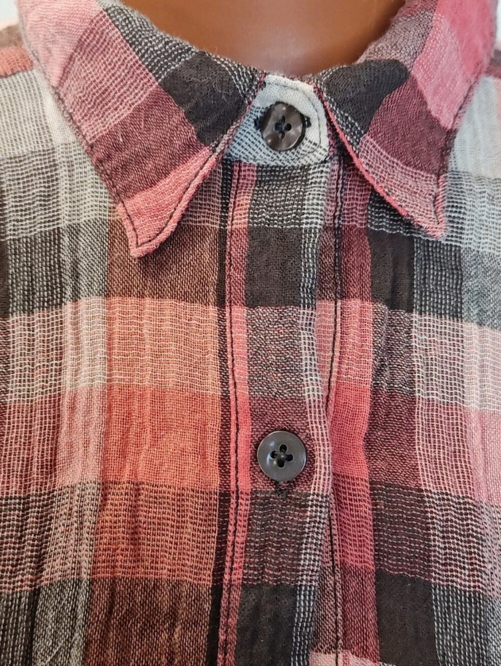 Free People Crochet Back Button Shirt Sz Med Red Plaid Crinkle Gauzy Mixed Media - Picture 9 of 13